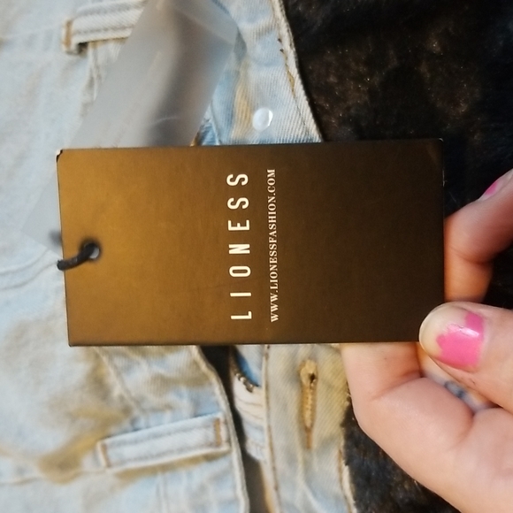 Lioness In Bloom Mini Short Light Wash BNWT - Picture 7 of 7